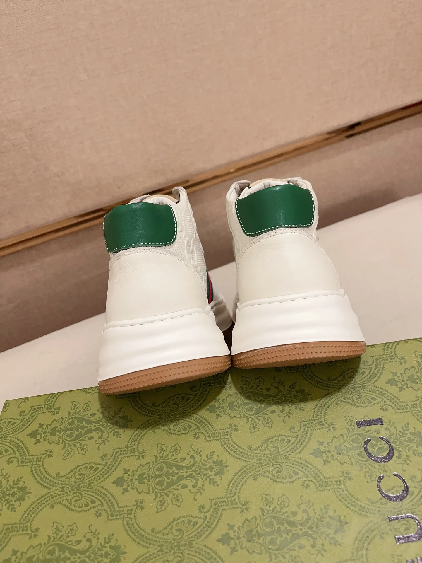Men's clothing and shoes💰 520💰🇮🇹🇮🇹GUCCI (Gucci) top 🔍🔍 new models are on sale at the same time, the upper 🇮🇹 imported Italian first-layer cowhide, fully imported sheepskin lining 💪💪, completely 1⃣️compared 1⃣️Reproduction🇮🇹💪💪, ⚠Sole: The original sole is specially provided by the original factory, the exclusive movable molded sole is super comfortable, ⚠Original factory follow-up goods, 🔍🔍high quality, you can enter and leave the counter at will, welcome to compare⚠. Code number: 38-44 (45 is custom-made and cannot be returned or exchanged)